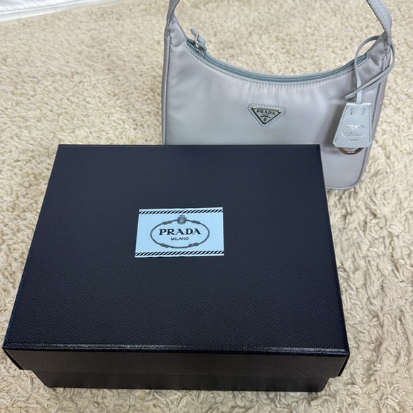 Prada Re-Edition 2000‎ Re-Nylon Mini Bag Cornflower Silver-tone - Picture 8 of 16